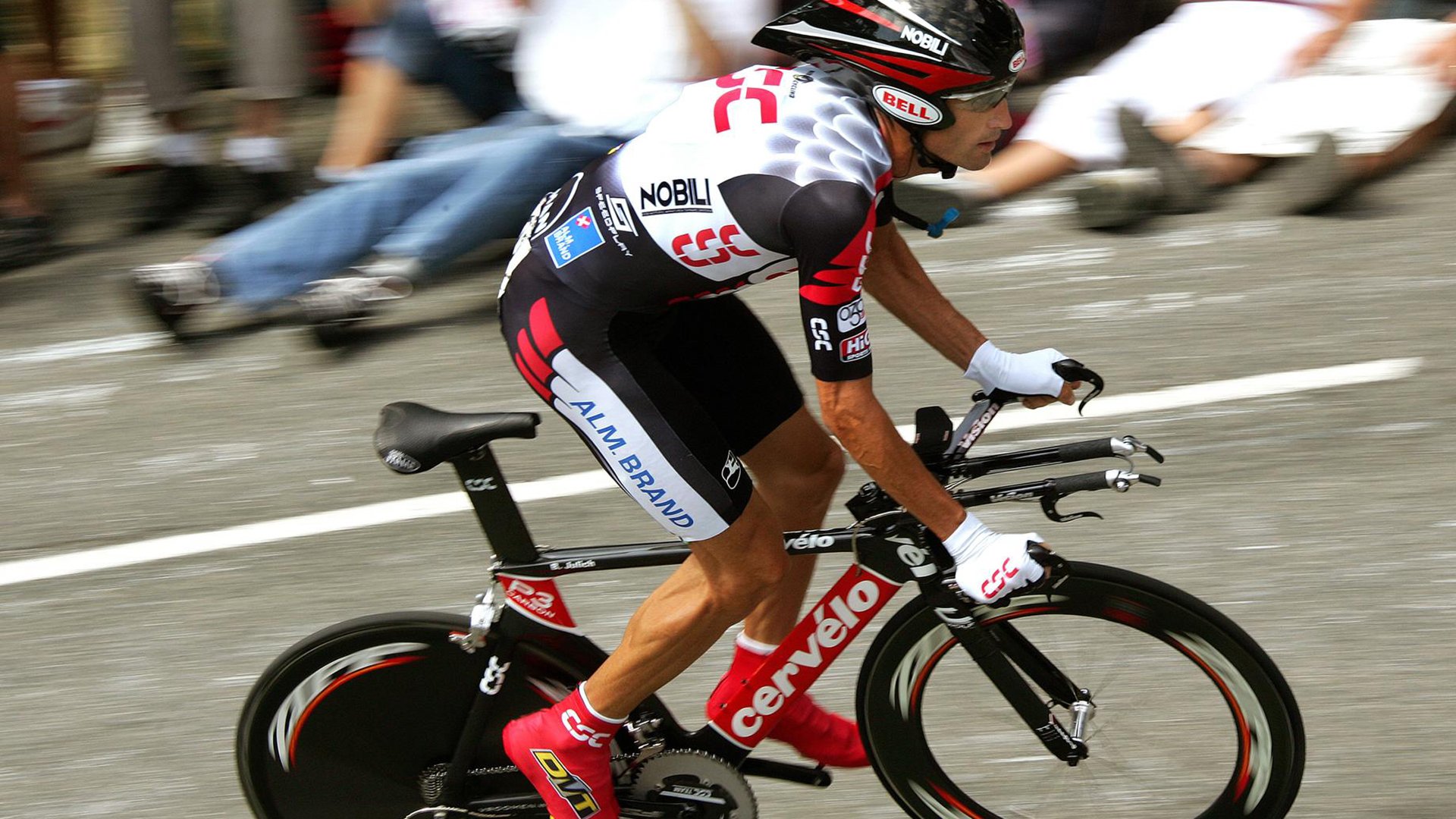 多项足球产业扶持政策出台，助推行业高速发展，政府对足球发展的补贴